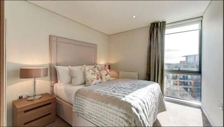 3 bedroom flat in London - Photo 4