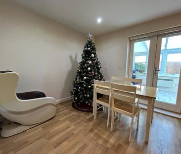 3 bedroom terraced house to rent - Photo 2