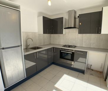 3 bedroom semi-detached bungalow to rent - Photo 2