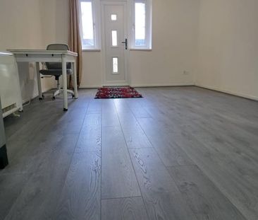 1 Bed Flat, Ashdown Court, IG11 - Photo 3