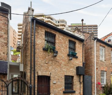 Walk-Everywhere Lifestyle | Renovated Two-Bedroom Terrace - Photo 3