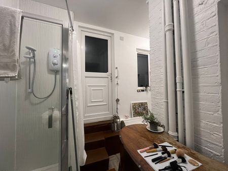 Studio Flat, Garratt Lane, SW17 - Photo 3