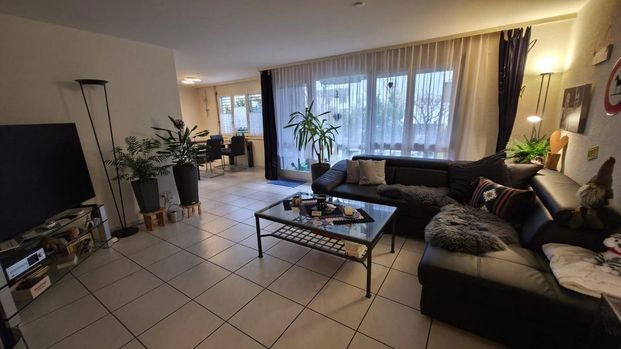 Grosszügige 3 1/2 – Zimmerwohnung mit Gartensitzplatz - Foto 1