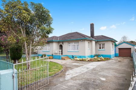 Superb Home - Unbeatable Location - Photo 2