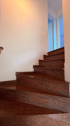 Duplex-appartement met drie slaapkamers en afgesloten garagebox te huur in Smeermaas op een boogscheut van het centrum van Lanaken en Maastricht (NL) - Foto 4