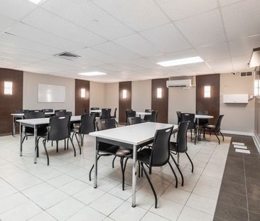 2470 Southvale Cres, Hawthorne Meadows - Sheffield Glen, Ottawa, ON - Photo 1
