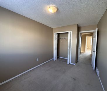 96 Country Village Lane Northeast, Calgary - Photo 3