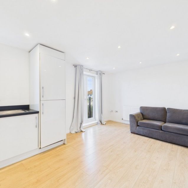 16-18 Littleton Road, 16-18 Littleton Road, Ashford,TW15 - Photo 1