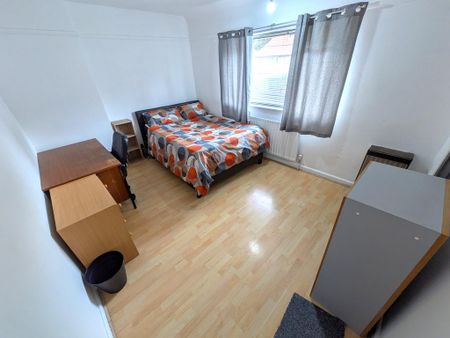 3 bedroom terraced house to rent - Photo 2
