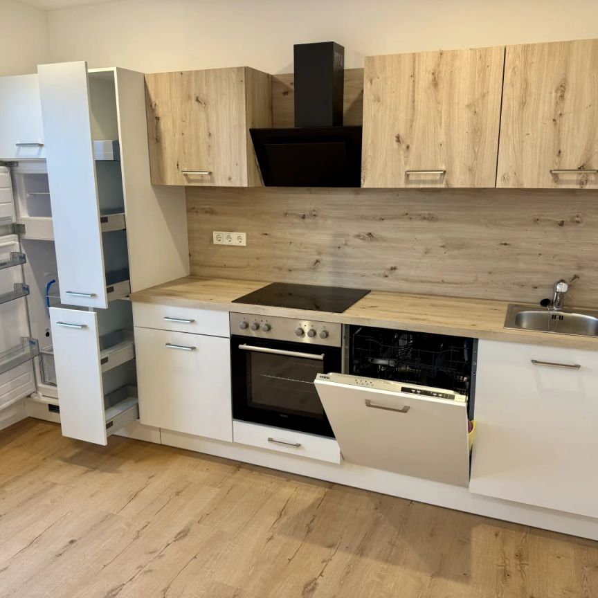 Charmante, frisch modernisierte Wohnung mit Loggia – sofort bezugsbereit - Photo 1