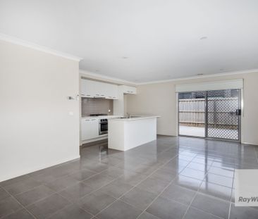 Contemporary Living with Room for the Whole Family - Photo 2