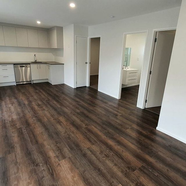 Modern 2BR – 5 min to Sturges Rd Train Station - Photo 1