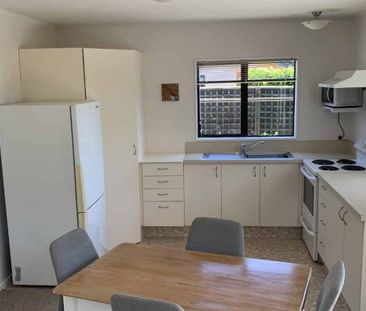 Spacious cottage in handy yet quiet spot close to town - Photo 3