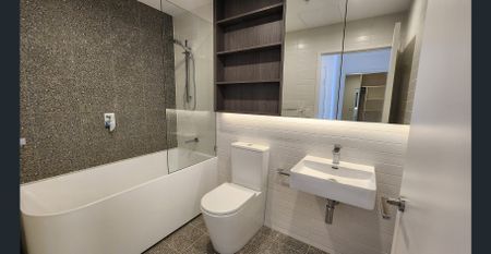 SPACIOUS 4-BEDROOM APARTMENT! - Photo 5