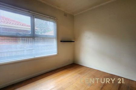 Charming & Convenient Home in the Heart of Noble Park - Photo 3