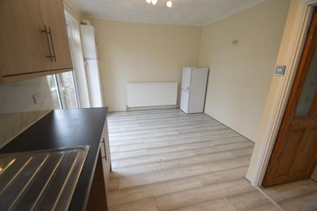 3 bedroom terraced house to rent - Photo 4