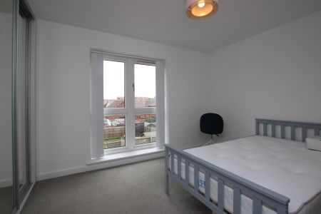 5 bedroom semi-detached house to rent - Photo 4