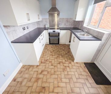 2 bedroom terraced house to rent - Photo 2