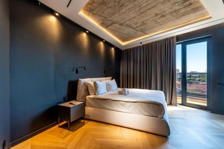 Inchiriere Penthouse de Lux cu 4 camere ,Centru, terasa 200mp - Photo 2