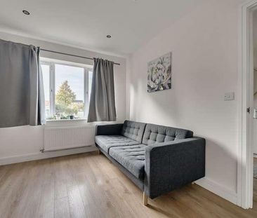 Woolhampton Way, Reading, RG2 - Photo 2