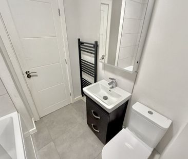 Oxford Street - Photo 3