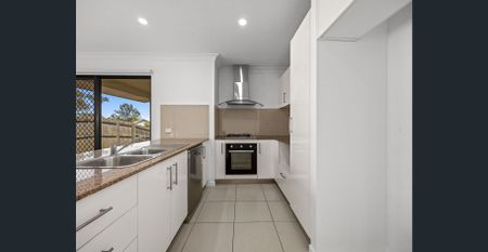 Spacious Family Home on a Corner Block! - Photo 4