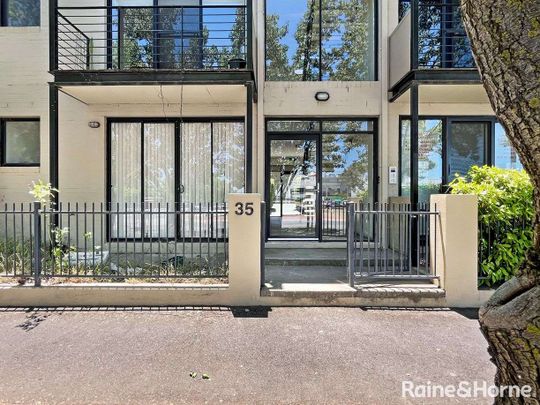 Newly Renovated 2 Bedroom Apartment In The Heart Of Gungahlin - Photo 1