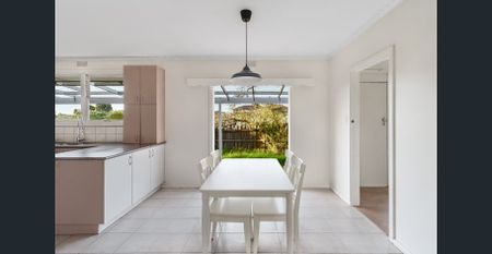 Comfortable & Convenient Family Living in Quiet Cul-de-Sac - Photo 2