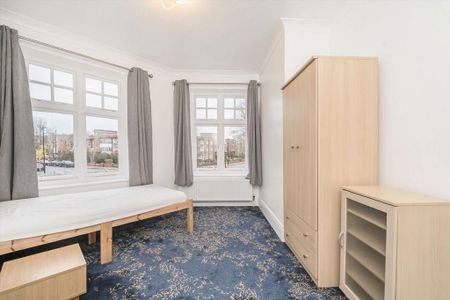 3 bedroom flat to rent - Photo 4