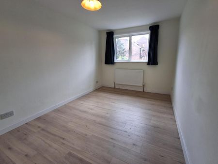 3 bedroom terraced house to rent - Photo 3