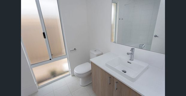 Modern Family Home located in the growing suburb Hilbert! - Photo 1