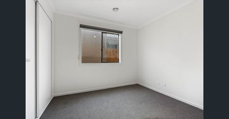 Stylish & Spacious Family Living in a Prime Location! - Photo 4