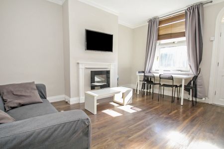 3 bedroom terraced house to rent - Photo 2