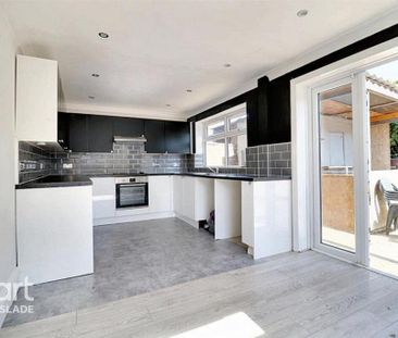 3 bedroom end of terrace house to rent - Photo 6