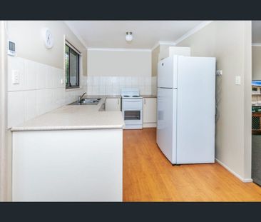 Spacious 3-Bedroom Home with Double Garage & Generous Backyard - Photo 4