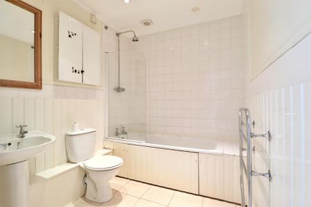 2 bedroom penthouse to rent - Photo 2