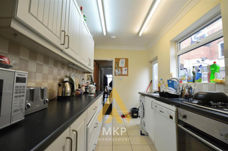 4 bedroom terraced house to rent - Photo 5