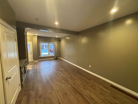 For Lease - 3320 Meadowgate Boulevard Unit# 70, London South, Ontario - Photo 3