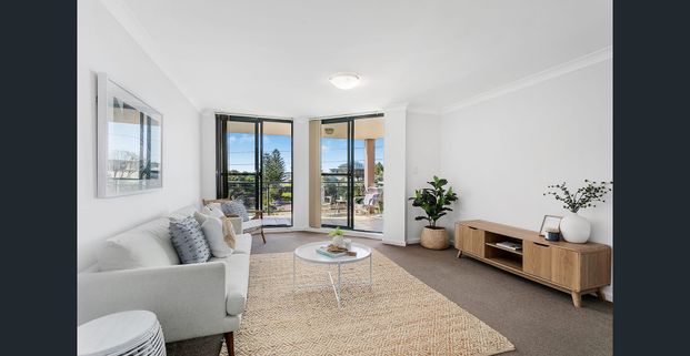 Elevated third floor position with cool sea breezes - Photo 1