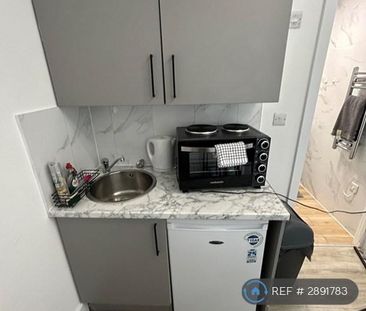 Studio to rent - Photo 2