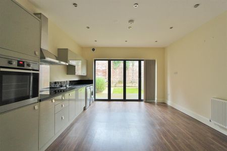 3 bedroom end of terrace house to rent - Photo 2