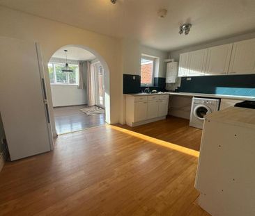 3 bedroom terraced house to rent - Photo 6