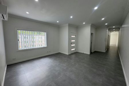 Modern Home in a Prime, Ultra-Connected Location - Photo 3