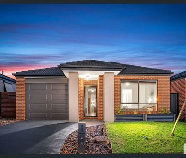 Open-spaced, light-filled living! - Photo 3