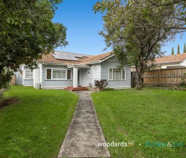 Good size family home, walking distance to Rosebud beach! - Photo 1