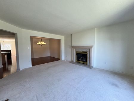 Waubashene: 3 Bed, 1.5 Bath House, Hazel St. - Photo 2