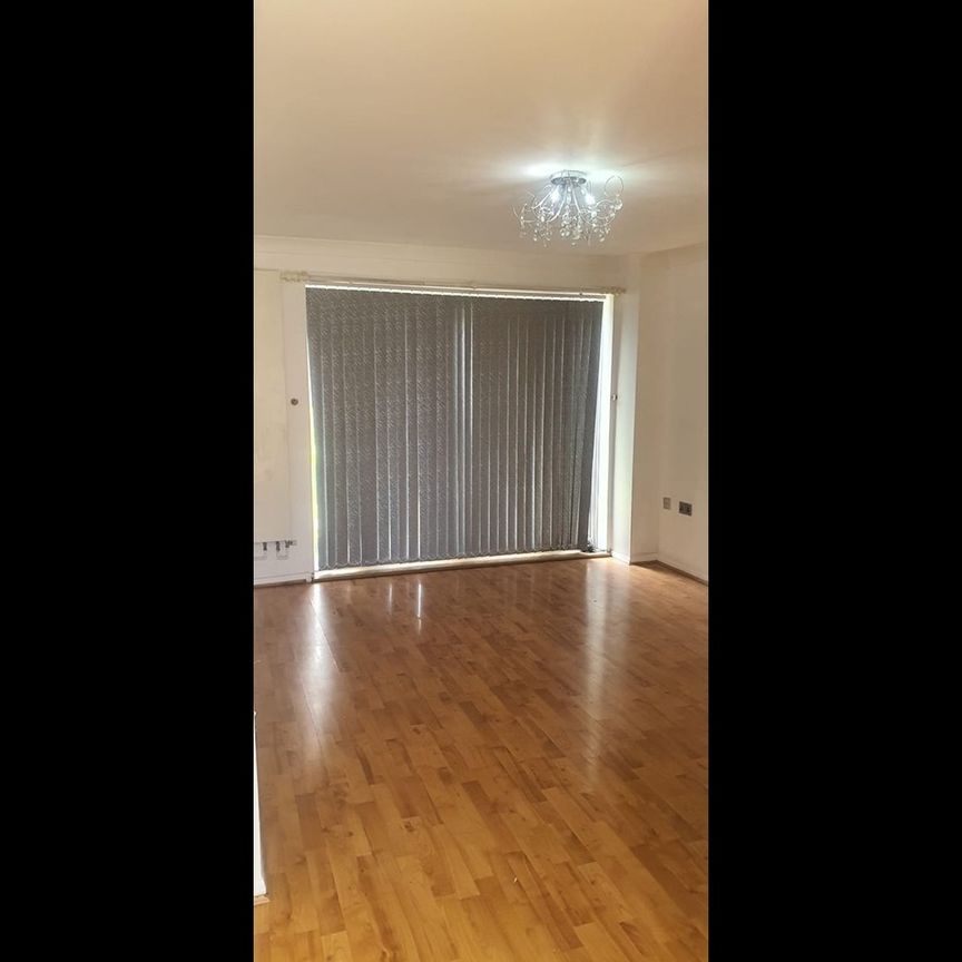 3 Bed Terraced House, Dunsmore Road, LU1 - Photo 1