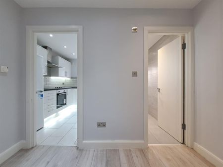 East Vale, The Vale, London W3 - Photo 5