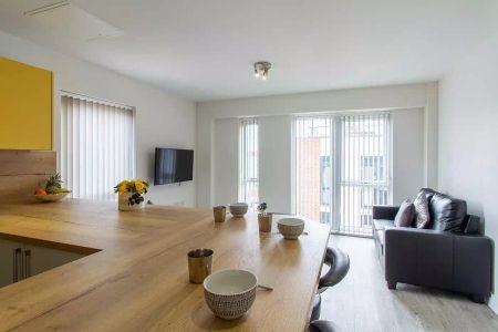 Dover Street Apartments - Classic Ensuite - Photo 5