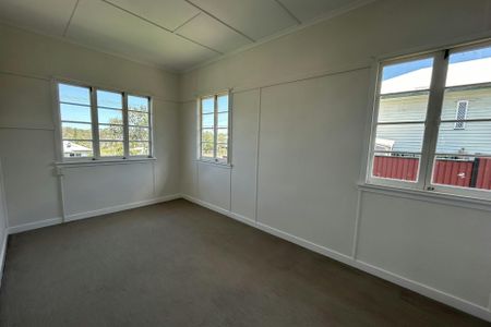 THIS GEM IS LOCATED IN THE HEART OF SOUTH GLADSTONE AND IS AVAILABLE NOW! - Photo 5